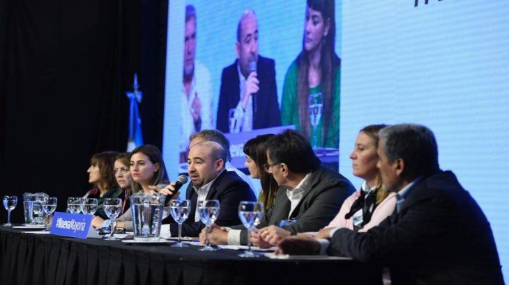 Los congresales del Frente Renovador dieron poder a Massa para negociar la conformación de un frente opositor a Macri.