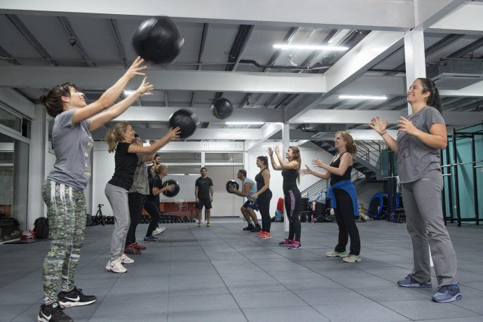 <p>El gym tiene más 1000m2. Lo mismo que gozan los profesionales está a disposición de los deportistas amateurs.</p>