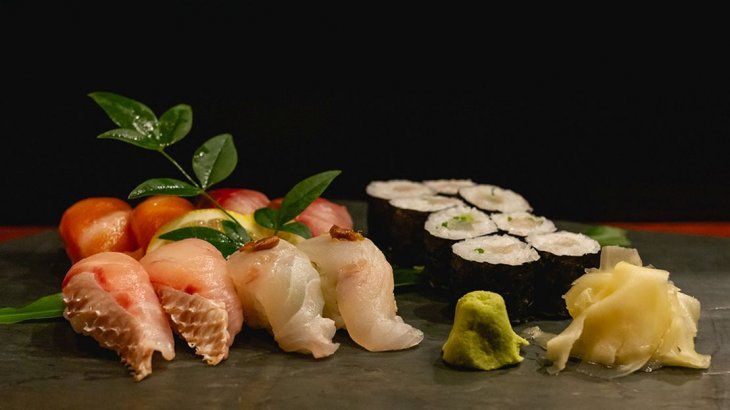 Los distintos locales gastronómicos ofrecen menús especiales con comida tradicional de Japón.