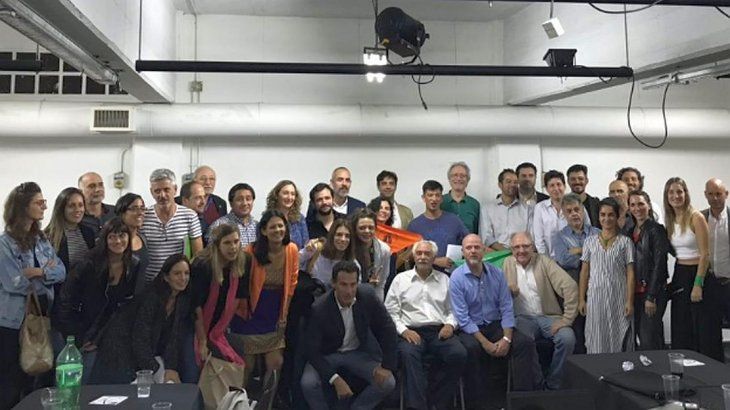 Integran Agenda Argentina: Grupo Callao, Espacio Atahualpa, Grupo Fragata, Centro de Formación y Pensamiento Génera, Usina del Pensamiento Nacional y Popular, Comunes, Centro de Estudios Scalabrini Ortiz, El Sur No Espera, Centro de Estudios Atenea, Proyecto Hábitat, Instituto de Energía Scalabrini Ortiz, Usina de Estudios Políticos Laborales y Sociales y Grupo San Juan.