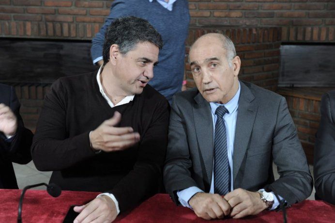 El primo del Presidente e intendente de Vicente López , Jorge Macri, y el vicegobernador Daniel Salvador.