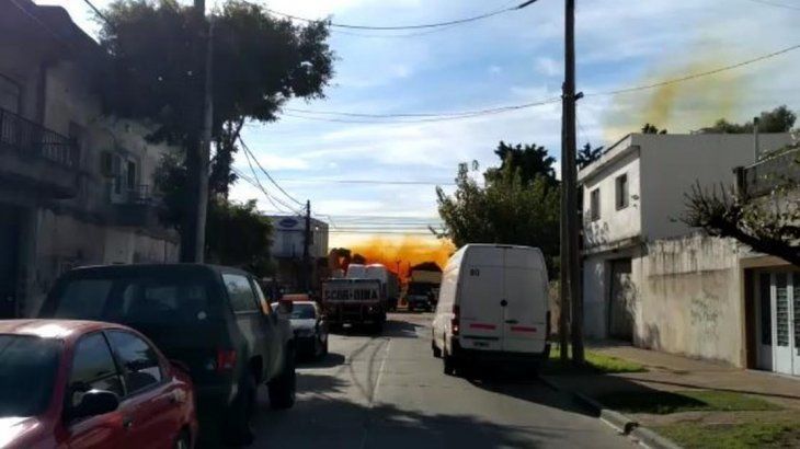 La nube rojiza alertÃ³ a los vecinos de la zona.Â 