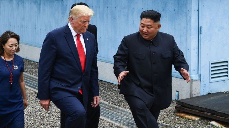 Trump y Kim este domingo en la zona desmilitarizada.