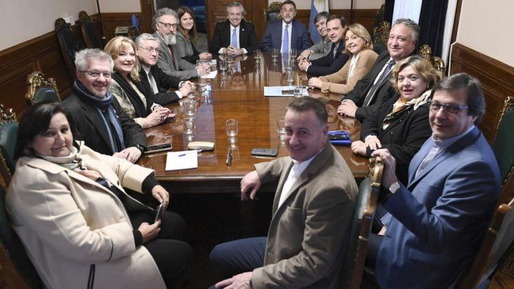 Alberto Fernández se reunión con los senadores del PJ.