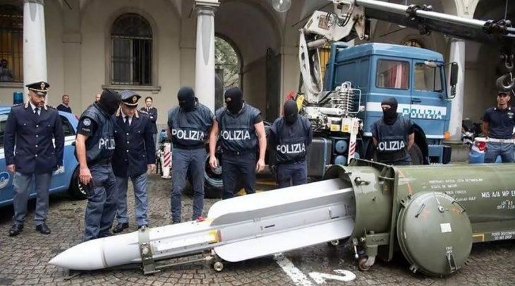 <p>El misil incautado. </p>