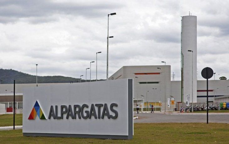 La empresa actualmente es de capitales brasileños y uno de sus principales controlantes es el banco Itaú. La empresa actualmente es de capitales brasileños y uno de sus principales controlantes es el banco Itaú.