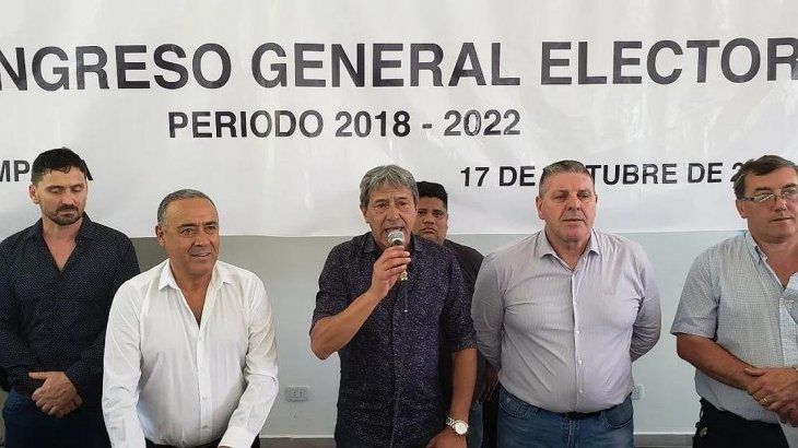 El líder de la FASiPeGyBio, Pedro Milla, amenazó con lanzar un paro de 24 horas en todas las refinerías del país, si los empresarios petroleros no presentan un propuesta de aumento salarial formal ante el Ministerio de Trabajo.   