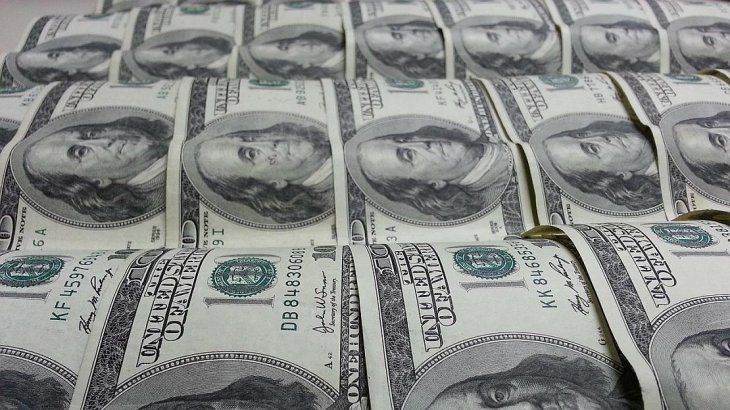 El dólar salta un 6,8% y roza los $50, mientras las miradas apuntan al Central
