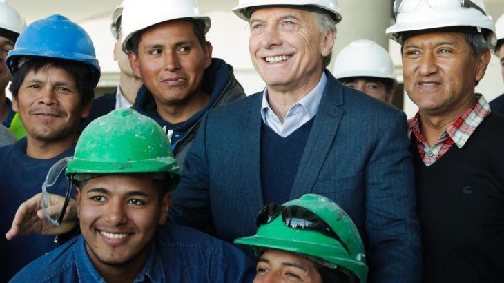 El Presidente visitó obras de ampliación en aeropuerto de Jujuy.