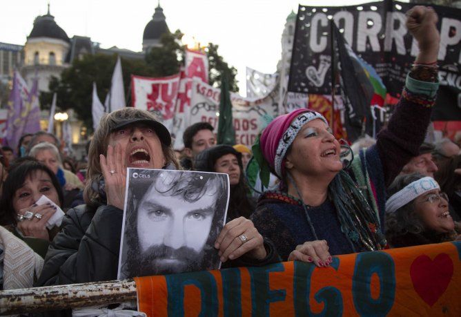 <p>Manifestantes se congregaron en Plaza de mayo para pedir justicia por la muerte del joven. </p>