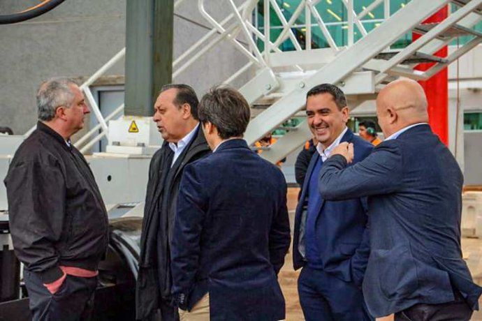<p>Los funcionarios celebran el histórico vuelo inaugural que permitirá una conexión más rápida entre Misiones y Europa. </p>