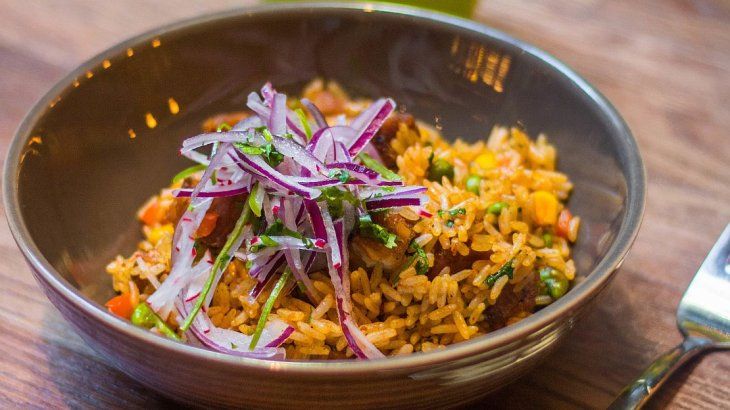 <p>Arroz con cerdo.</p>