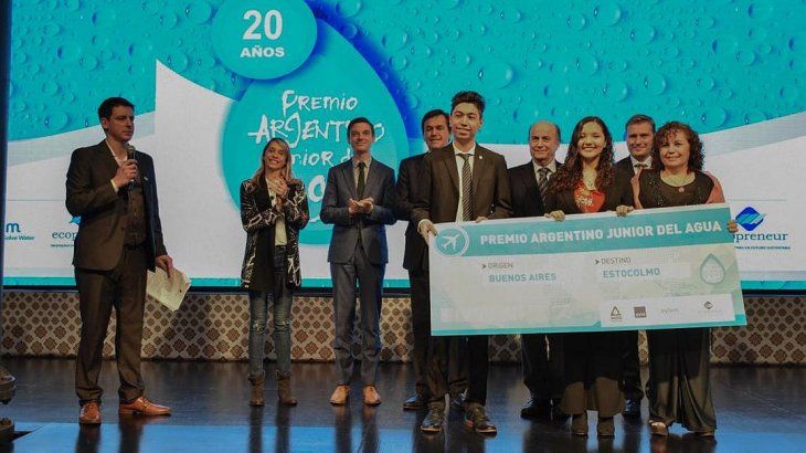 Adriana Terenzi y Valentín Ignacio Maiolo, de la Escuela de Educación Superior Técnica N°1 (Ituzaingó, Provincia de Buenos Aires), se llevaron el primer premio del certamen en la instancia nacional, con su proyecto FlocuNat.