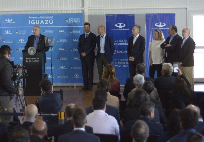 <p>El acto contó con la presencia del presidente Mauricio Macri; el CEO global de la compañía, María José Hidalgo; el gobernador de Misiones, Hugo Passalacqua, el secretario de Turismo Gustavo Santos, Guillermo Dietrich (ministro de Transporte), y Rogelio Frigerio (ministro del Interior).</p>