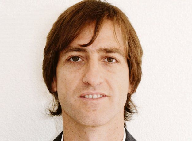 Nofal, director. Nos gustaría competir en igualdad de condiciones y poder integrar el teléfono móvil a nuestra cartera de productos.