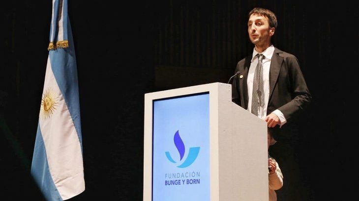 <p>Lucas Garibaldi, durante la entrega del premio de la Fundación Bunge & Born.</p>