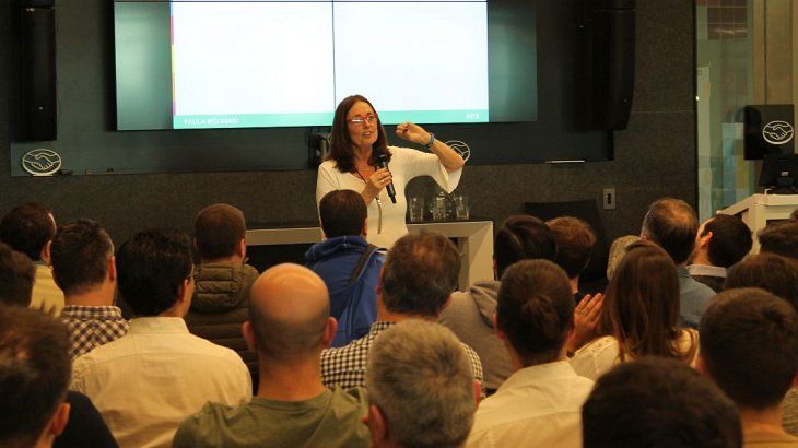 Paula Molinari, Directora de Whalecom.