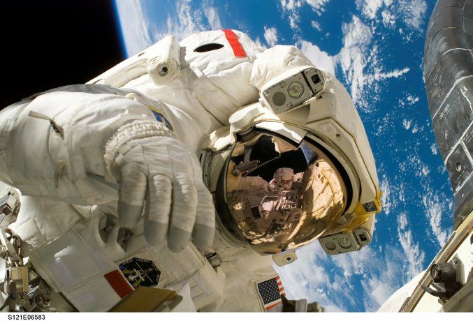 NASA busca nuevos astronautas.