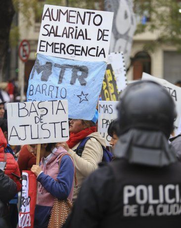 <p>Las protestas tendrán lugar en momentos en que estos sectores mantienen congelada una medida de acampe por 72 horas frente al Ministerio de Desarrollo Social.</p>
