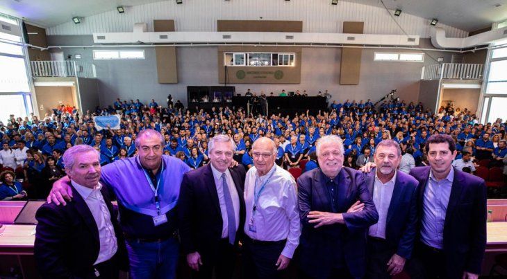 <p>Alberto Fernández encabezó un acto político del FATSA, gremio de sanidad, junto al jefe de la CGT, Héctor Daer.</p>