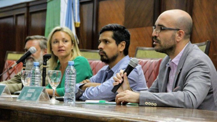 Omar Costilla Reyes brindando su clase magistral durante jornada organizada por IALAB (Laboratorio de IA de Facultad de Derecho UBA) y el Ministerio Público Fiscal de la Ciudad.