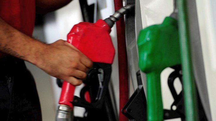 El Gobierno volvió a postergar el aumento de los combustibles, ahora hasta abril