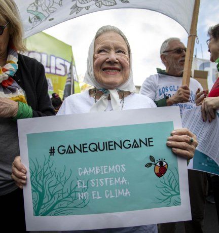 <p>La titular de madres de Plaza de Mayo Línea Fundadora, Nora Cortiñas, se sumó a la movilización con una consigna que involucró al próximo Gobierno. </p>