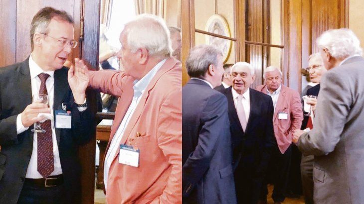 Cumbre de economistas. Daniel Artana y Adelmo Gabbi, como anfitrión, durante un break al mediodía en la reunión que Fiel realizó con empresarios dentro de la Bolsa de Comercio de Buenos Aires.