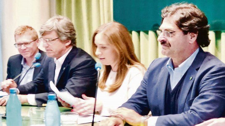 Campaña. Juan Curutchet, Matías de Velazco, María Eugenia Vidal y Leonardo Sarquís en las jornadas de Carbap.