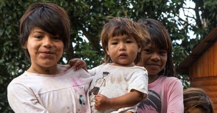 {altText(#LaDeudaEsConLaNiñez hace eje en el 52,6% de los niños, niñas y adolescentes pobres, según la última medición del INDEC; así como en el 13,1% de esa franja etaria que es indigente.,UNICEF se mete en la campaña y pide a los candidatos presidenciales pagar la deuda con la niñez)}