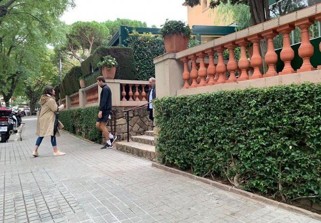 <p>Del Potro, al salir este jueves del Real Club de Tenis de Barcelona.</p>