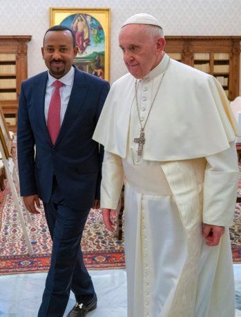 <p>Abiy Ahmed junto al Papa Francisco</p>