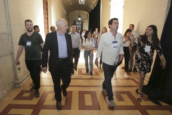<p>El candidato presidencial de Consenso Federal, Roberto Lavagna, se presentó el sábado en la Universidad del Litoral para participar del ensayo previo al debate electoral.</p>