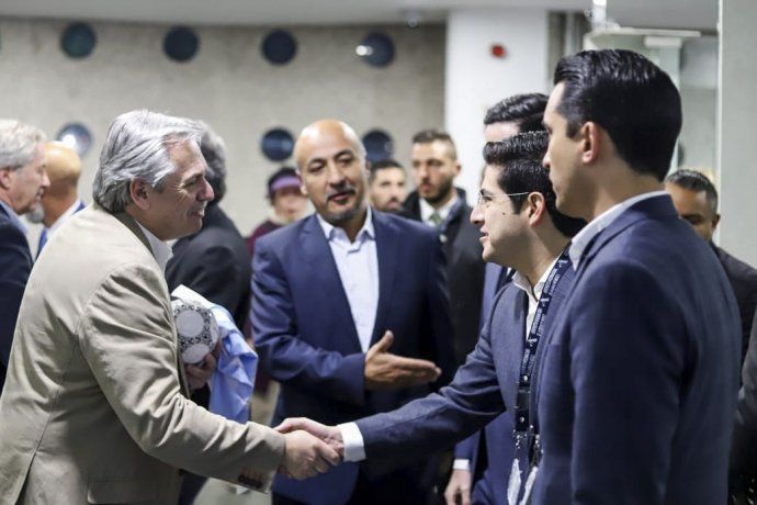 <p>El presidente electo Alberto Fernandez es recibido por el subsecretario para América Latina y el Caribe de la Cancillería de México, Maximiliano Reyes Zúñiga.</p>