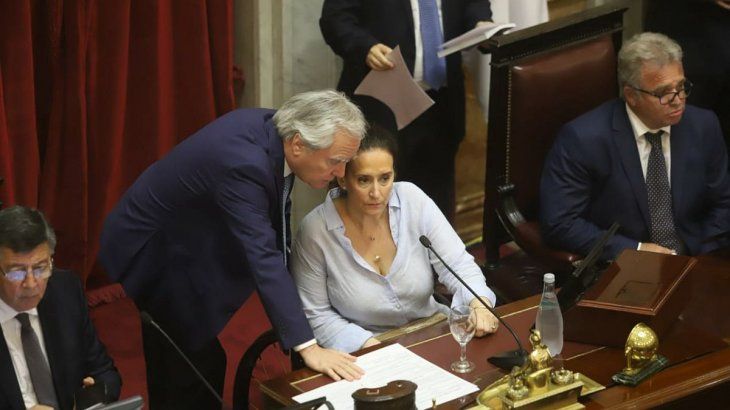 Gabriela Michetti y Federico Pinedo en el Senado. Gabriela Michetti y Federico Pinedo en el Senado.