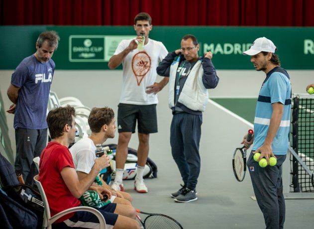 Argentina entrenando en Madrid. El martes (7 AM de nuestro país) enfrenta a Chile. En el mismo horario, el miércoles chocará ante Alemania.