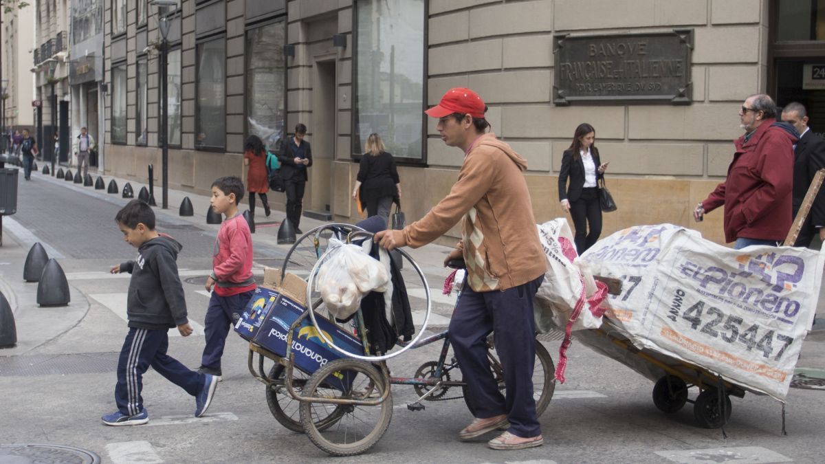 Alarmante la pobreza en Argentina superó el 40 y alcanza a 16