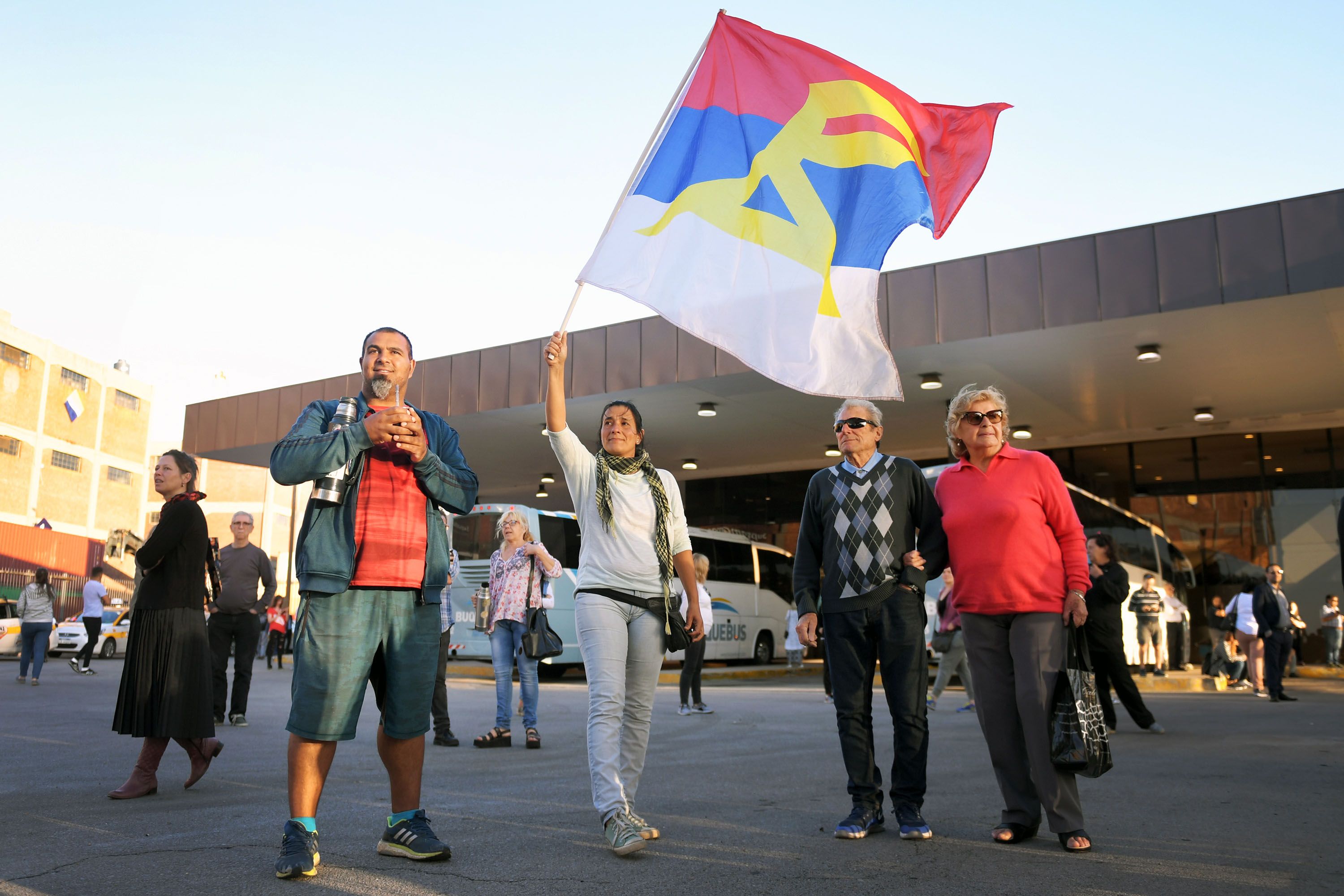 Miles de uruguayos residentes en Argentina y en el