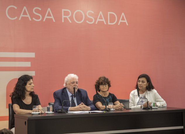 Ginés González García junto a su equipo en Casa Rosada.  