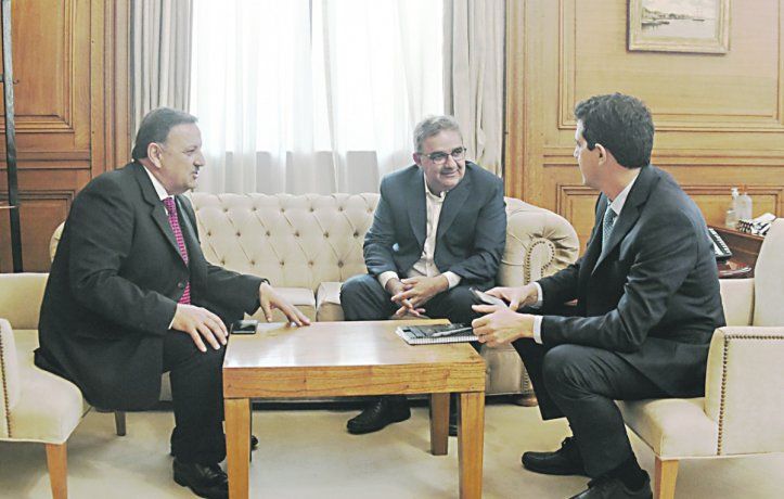 Ricardo Quintela (La Rioja), Raúl Jalil (Catamarca) y Wado de Pedro.