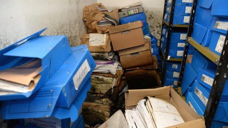 Así encontró Agustín Rossi el archivo de DDHH del subsuelo del Ministerio de Defensa.