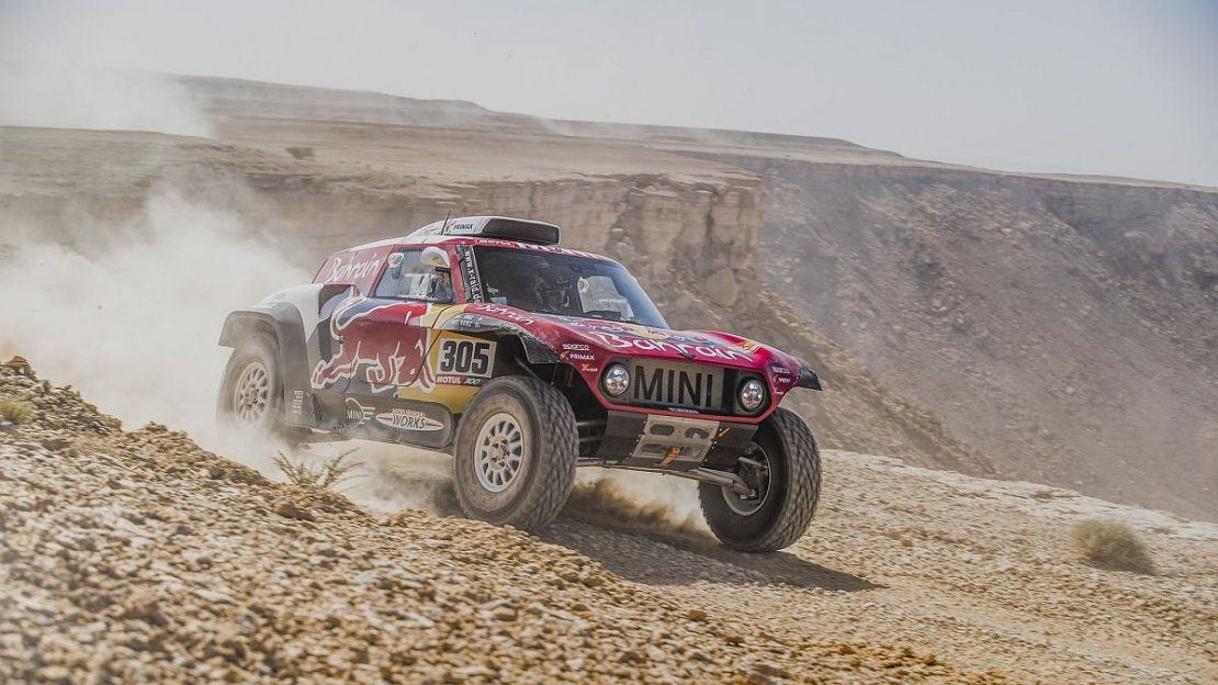 Dakar 2020: Carlos Sainz se mantiene en la cima, pero cada vez tiene más presión