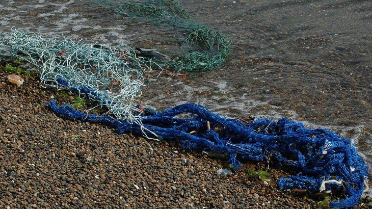 Se intenta evitar que las redes en desuso lleguen al mar.