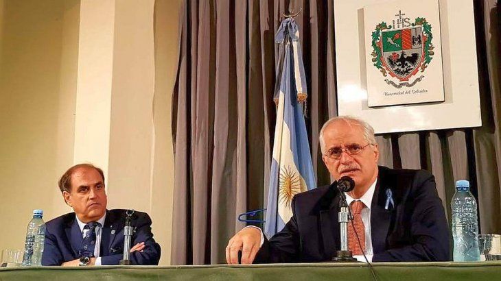 Julio Ramón Lascano y Vedia con el ex canciller Jorge Taiana en la USAL.