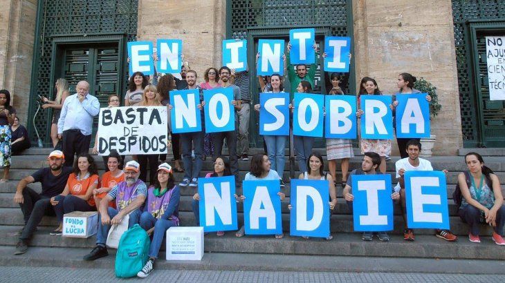  Los trabajadores despedidos y reincorporados acusaron al ex presidente del INTI Javier Ibáñez y a sus gerentes Mariano Zlatanoff y Ernesto Luna como autores del conflicto laboral en el organismo, iniciado el 26 de enero de 2018. 