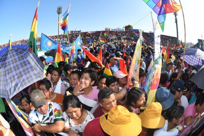 Miles de personas se congregaron desde las 14 horas en el estadio Nueva España de Deportivo Español.
