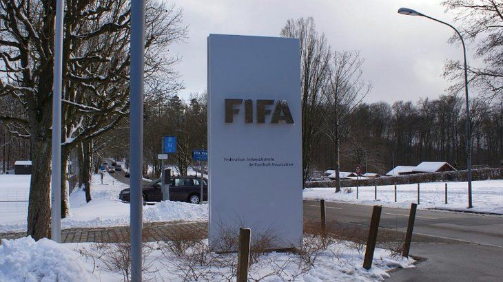 La sede de la FIFA está ubica en las cercanías a la colina de Zürichberg, un área muy visitada por lugareños para practicar senderismo y bicicleta de montaña.