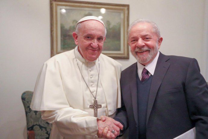“Encuentro con el Papa Francisco para hablar sobre un mundo más justo y fraterno” (Lula da Silva, ex mandatario de Brasil, a través de su cuenta de twitter).