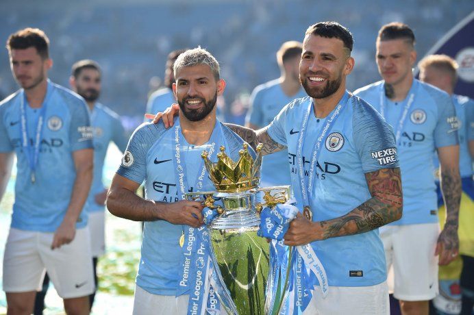 Agüero y Otamendi se ven afectados por la sanción al City, lo que entusiasmo a los hinchas de Independiente y River en las redes sociales que los piden para sus equipos.