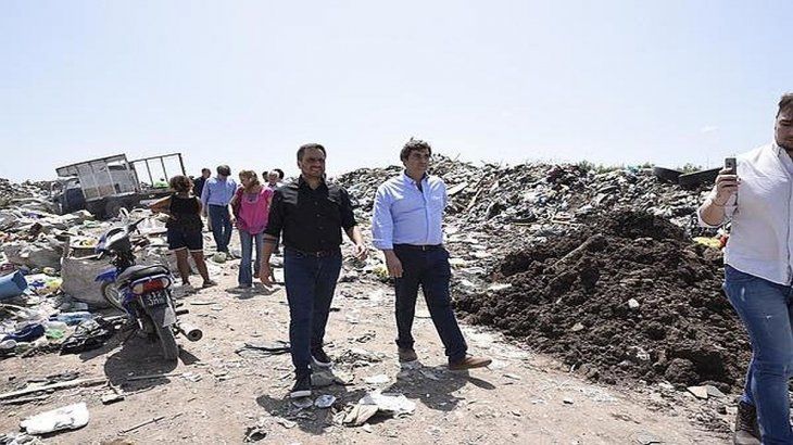 Cabandié en recorrida por el basural del municipio de Luján, sobre la ruta 192.